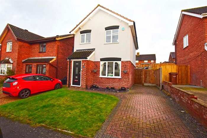 3 Bedroom Detached House For Sale In Woolwich Close, Chatham, ME5