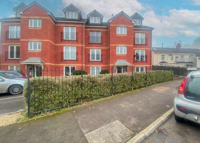 2 Bedroom Flat To Rent In Hall Street, Blackwood, NP12