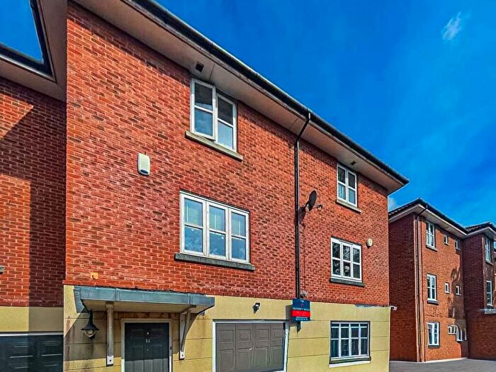 3 Bedroom Town House To Rent In Royal Victoria Park, Bristol, BS10