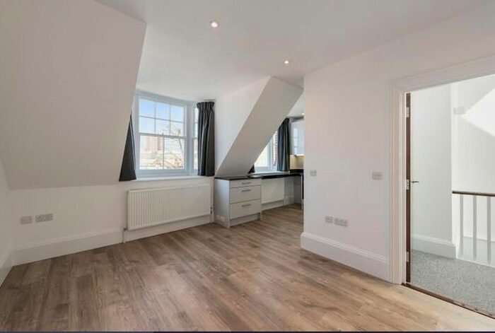 1 Bedroom Flat To Rent In Addison Gardens, Brook Green, W14