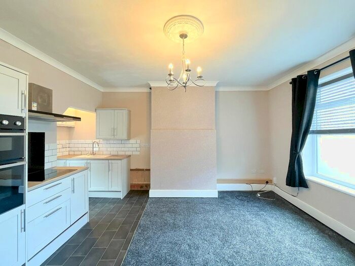 1 Bedroom Property To Rent In Old Bank Road, Earlsheaton, Dewsbury, WF12