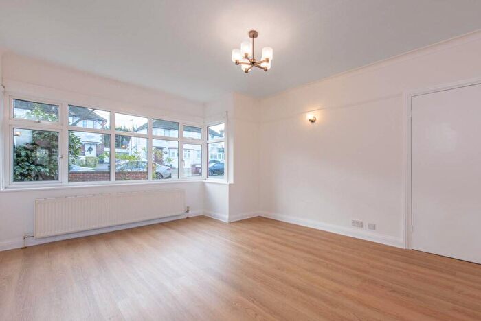 3 Bedroom Semi Detached House To Rent In Addington Drive, North Finchley, London, N12
