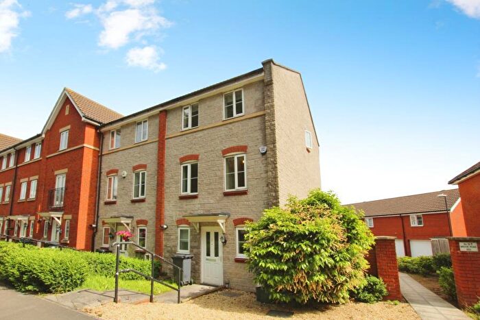 3 Bedroom End Of Terrace House To Rent In Brook Road - Speedwell, BS5