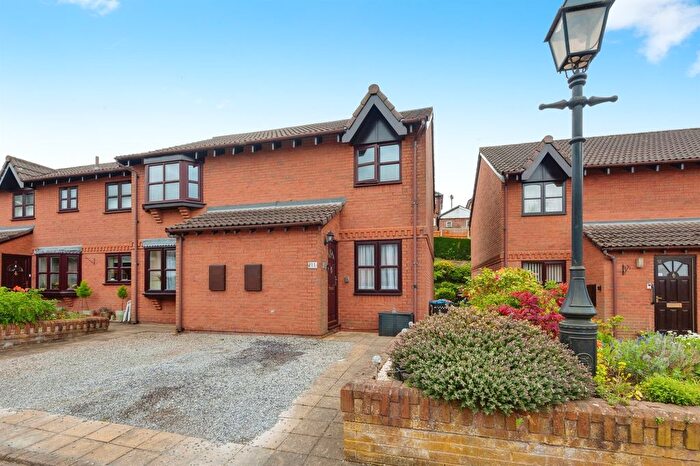2 Bedroom Flat For Sale In Cobal Court, Frodsham, WA6
