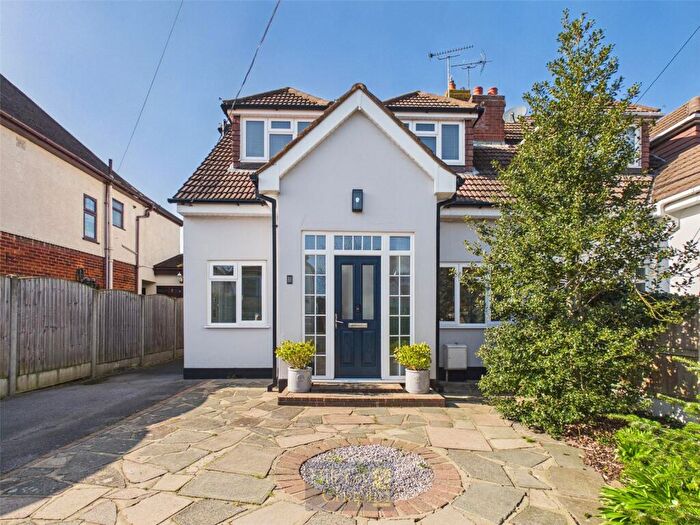 4 Bedroom Semi-Detached House For Sale In Goodwood Avenue, Hutton, Brentwood, Essex, CM13