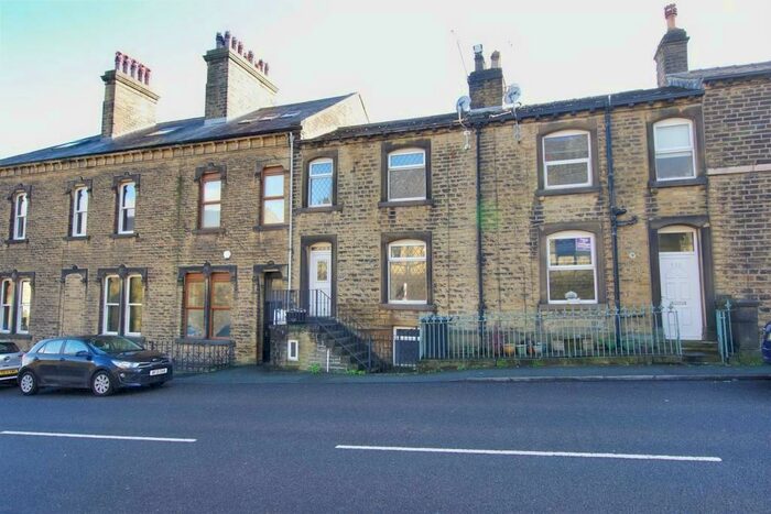 2 Bedroom House To Rent In Stainland Road, Holywell Green, Halifax, HX4