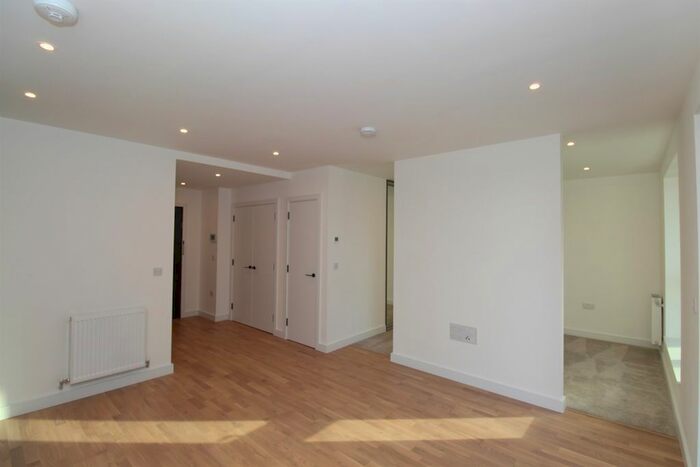 Studio To Rent In Greenleaf Walk, Southall, UB1