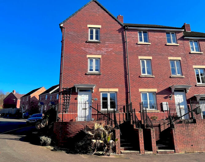 4 Bedroom Town House To Rent In Meadow Rise, GL15