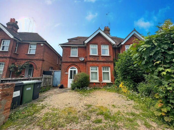 5 Bedroom Property To Rent In Winchester Road, Basingstoke, RG21