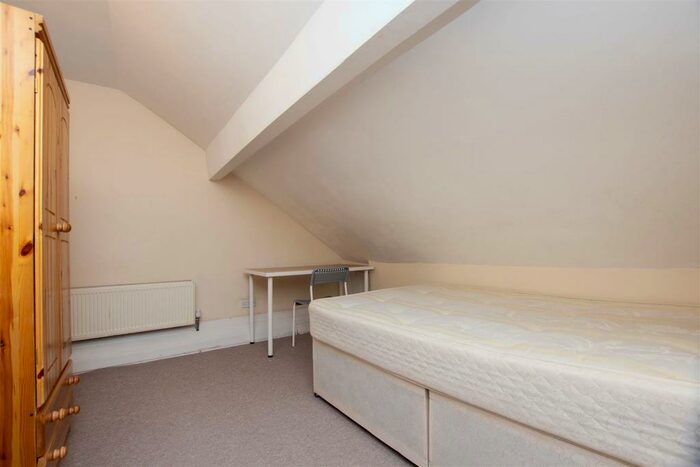 3 Bedroom House To Rent In Katie Road, Birmingham, B29