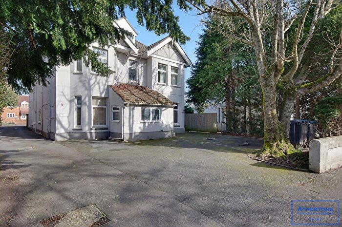 2 Bedroom Flat For Sale In Richmond Park Road, Stoneleigh House, BH8