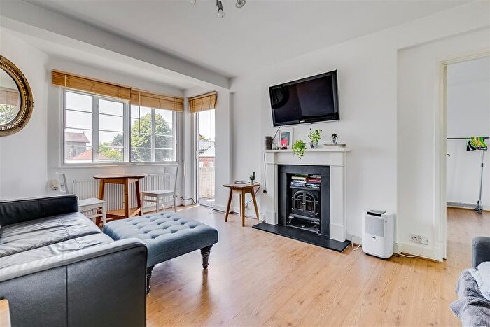 2 Bedroom Flat For Sale In Chiswick Village, London, W4