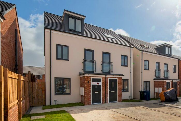 3 Bedroom Town House To Rent In Speckledwood Way, Great Park, Newcastle Upon Tyne, NE13