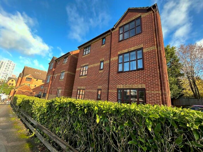 1 Bedroom Flat To Rent In Cedar Gardens, Sutton, Surrey, SM2