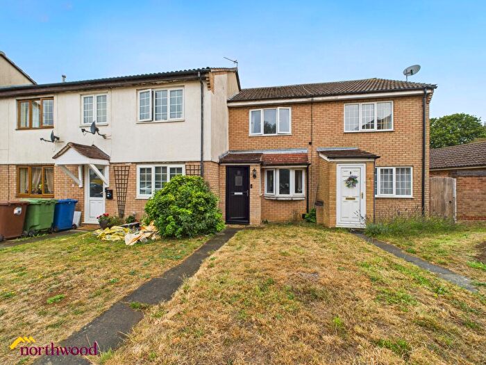 2 Bedroom Terraced House For Sale In Amberley Court, Banbury, OX16