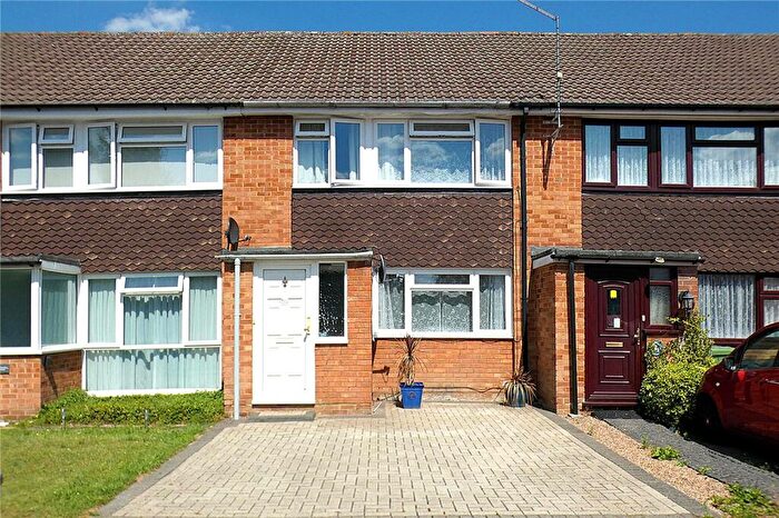 3 Bedroom Terraced House For Sale In Burleigh Road, Frimley, Surrey, GU16