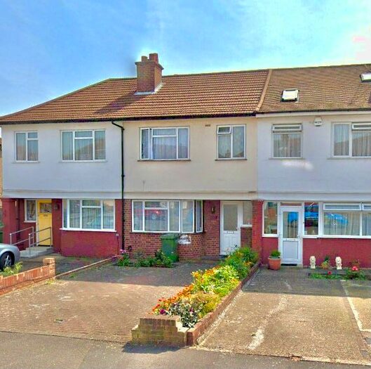 3 Bedroom Terraced House To Rent In Waverley Road, Harrow, HA2