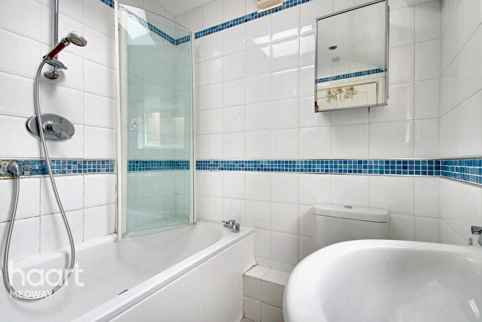 3 Bedroom End Of Terrace House For Sale In Mill Road, Rochester, ME2