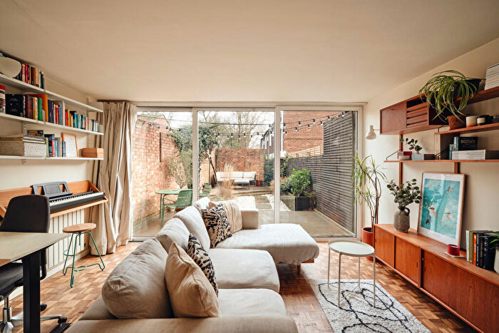 3 Bedroom End Of Terrace House For Sale In Hennel Close, London, SE23