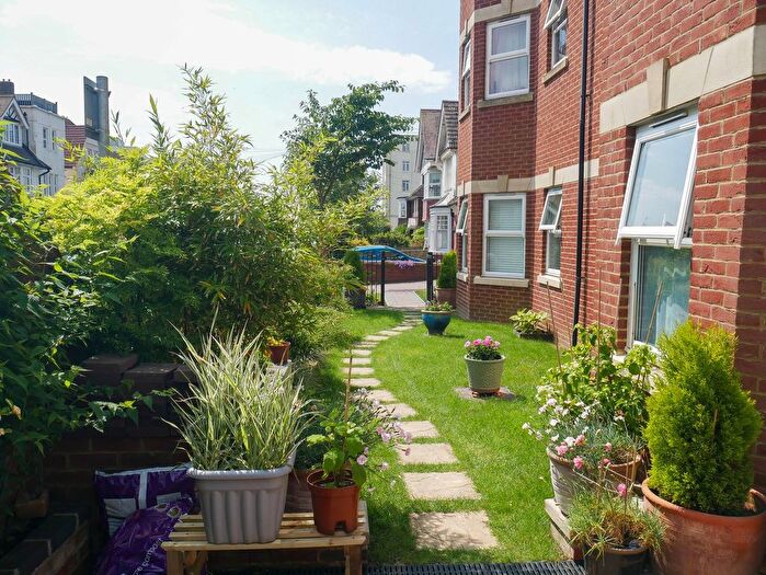 2 Bedroom Flat For Sale In Dorset Road South, Bexhill-On-Sea, TN40