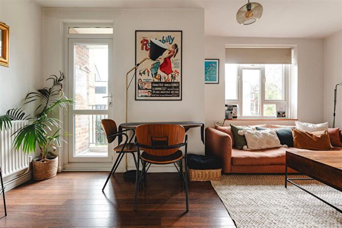 2 Bedroom Flat For Sale In Penshurst Road, Victoria Park, E9