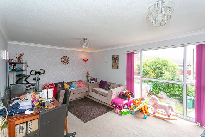 2 Bedroom Flat For Sale In Buttermere Place, Watford, WD25