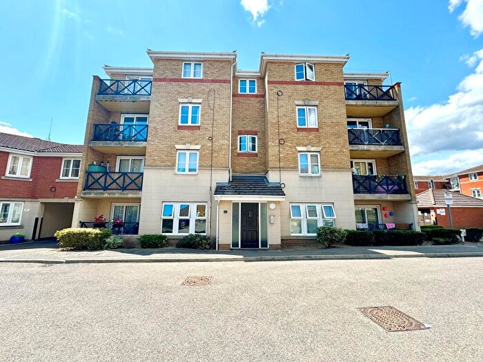 2 Bedroom Apartment For Sale In Collier Way, Southend-on-Sea, SS1