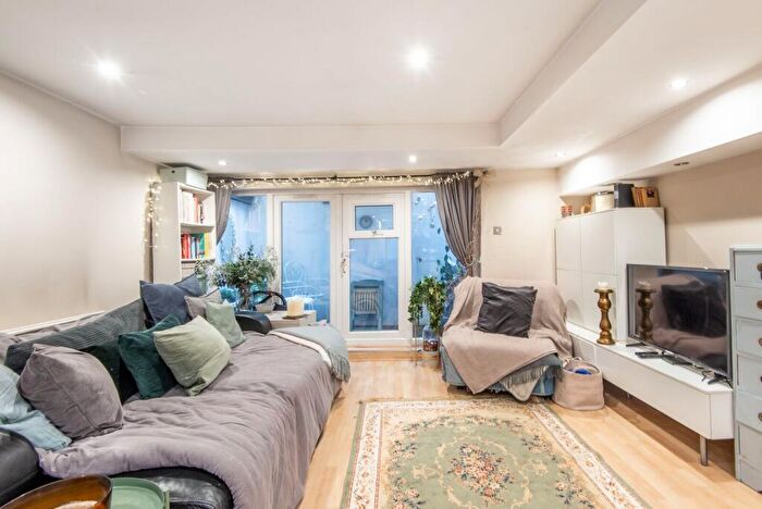 1 Bedroom Flat To Rent In Mill Lane, West Hampstead, London, NW6