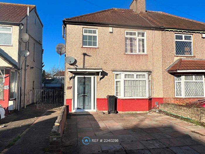 4 Bedroom Semi-Detached House To Rent In Ellington Road, Hounslow, TW3