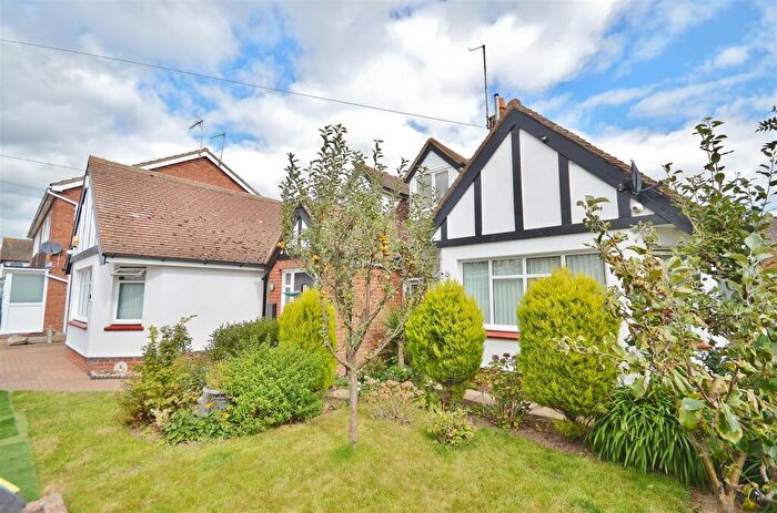 4 Bedroom Chalet For Sale In Chapman Road, Clacton-On-Sea, CO15
