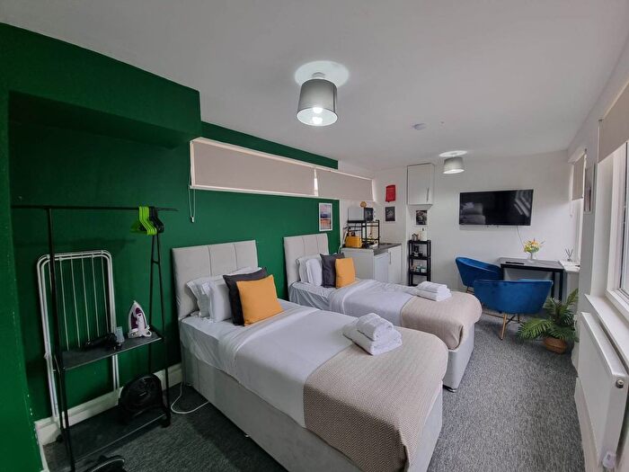 Studio To Rent In Crown Ln, Southgate, N14