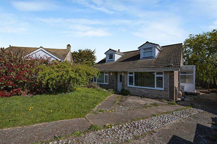 4 Bedroom Chalet For Sale In Valley Close, Newhaven, BN9