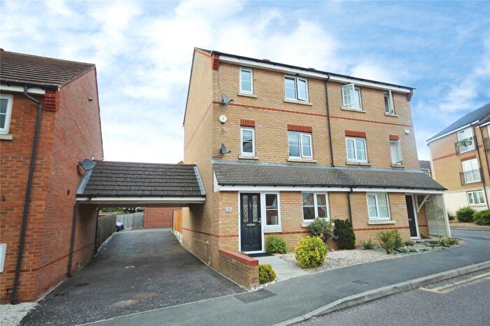 4 Bedroom Semi-Detached House To Rent In Nightingale Crescent, Romford, RM3