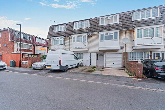 4 Bedroom Terraced House For Sale In Wilkinson Road, London, E16