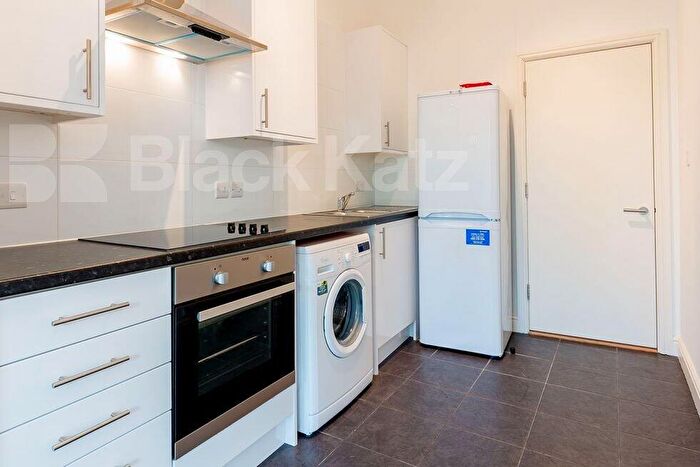4 Bedroom Flat To Rent In Annette Road, Holloway, N7