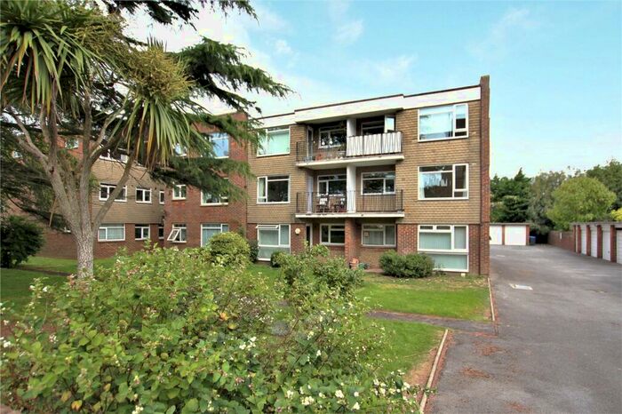 1 Bedroom Apartment To Rent In Clifton Gardens, Clifton Road, Worthing Centre, West Sussex, BN11