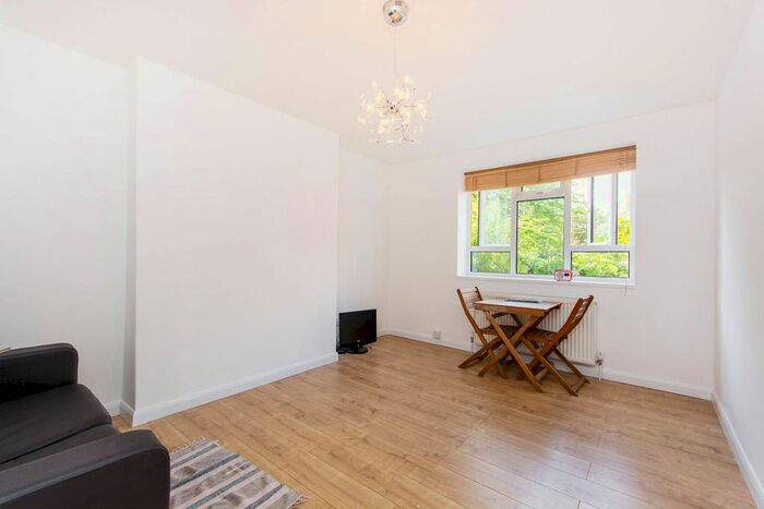 1 Bedroom Flat To Rent In Melbourne Grove, Southwark, London, SE22