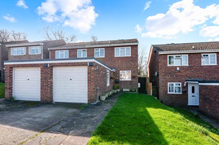 3 Bedroom Semi Detached House For Sale In Darley Close, Shirley, CR0