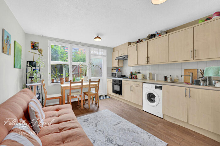 3 Bedroom Terraced House For Sale In Carlisle Walk, London, E8