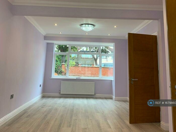 3 Bedroom Semi-Detached House To Rent In Twyford Road, Harrow, HA2