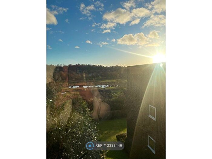 2 Bedroom Flat To Rent In Filmer Grove, Godalming, GU7