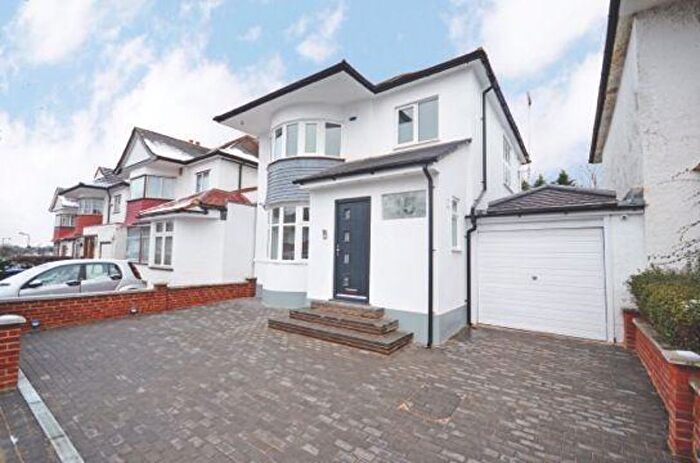 3 Bedroom Semi-Detached House To Rent In Beaufort Gardens, London, NW4