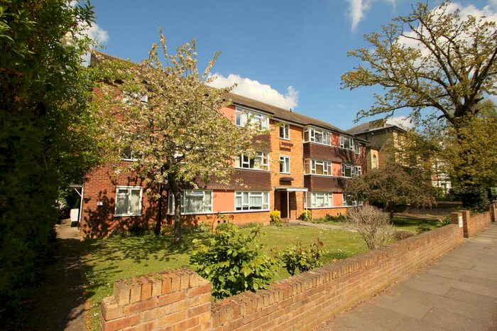 1 Bedroom Flat To Rent In Surbiton Hill Park, Surbiton, KT5