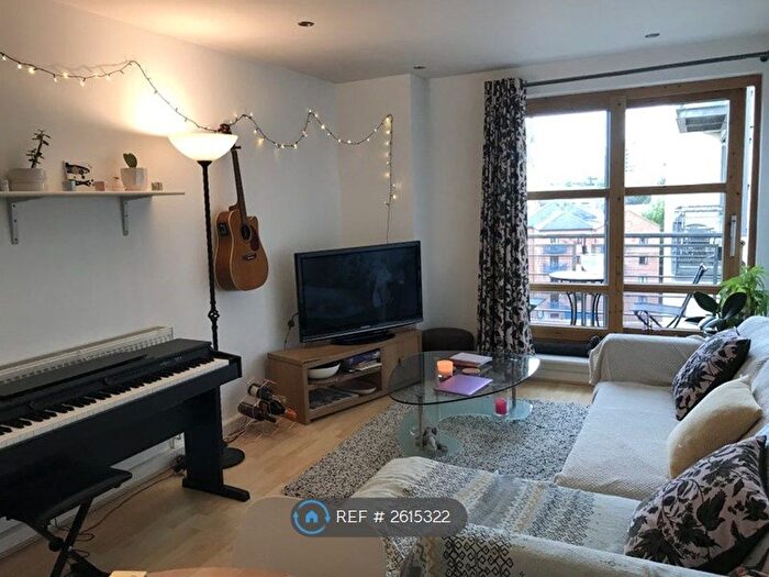 2 Bedroom Flat To Rent In Balmoral Place, Hunslet, Leeds, LS10