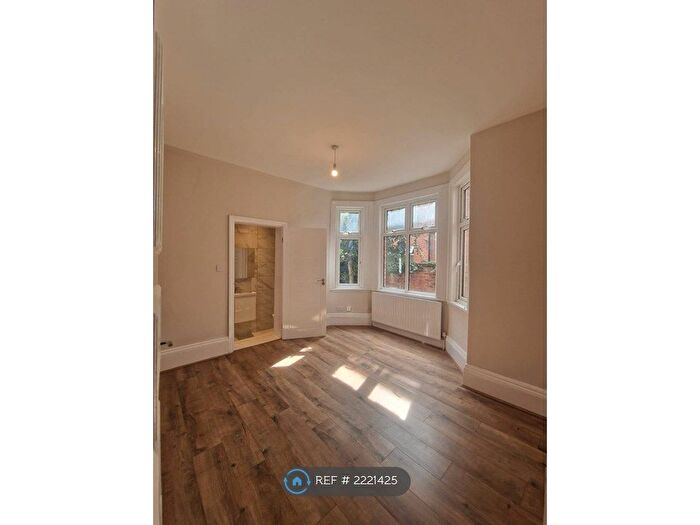 3 Bedroom Flat To Rent In Dean Road, London, NW2