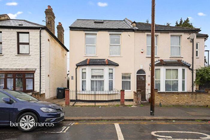 4 Bedroom Semi Detached House For Sale In Sylverdale Road, Croydon, CR0