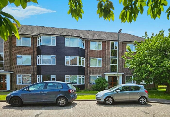 2 Bedroom Apartment For Sale In Hurst Court, Horsham, West Sussex, RH12