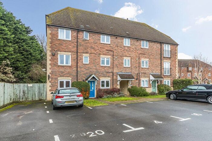 2 Bedroom Flat To Rent In Willow Brook, Abingdon, OX14