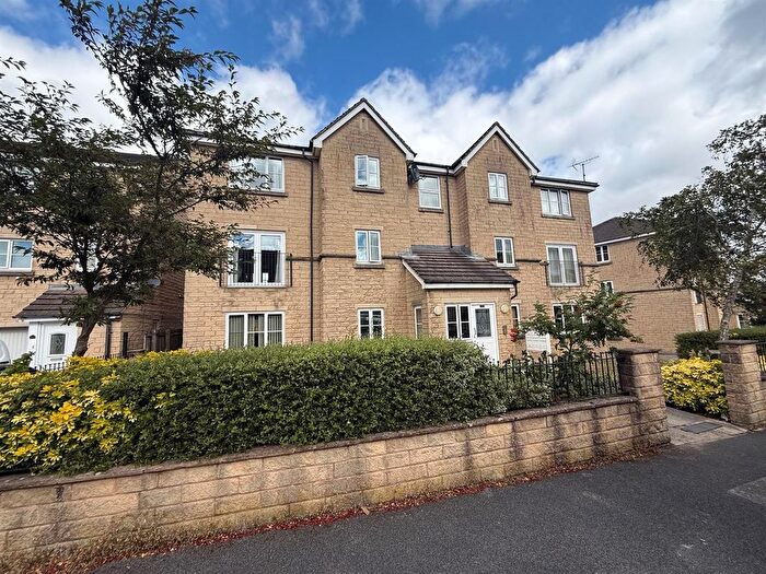 2 Bedroom Flat For Sale In Yateholm Drive, Bradford, BD6