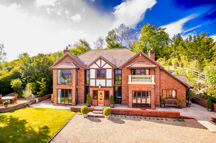 5 Bedroom House For Sale In Olde Woodford, Streatley On Thames, RG8